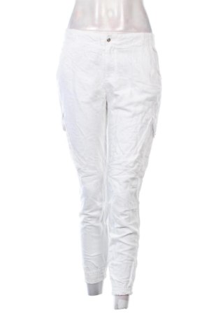 Дамски панталон Stradivarius, Размер L, Цвят Бял, Цена 15,33 €