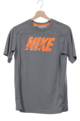 Παιδικό μπλουζάκι Nike, Μέγεθος 15-18y/ 170-176 εκ., Χρώμα Γκρί, Τιμή 15,99 €