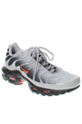 Férfi cipők
 Nike, Méret 42, Szín Sokszínű, Ár 51 919 Ft