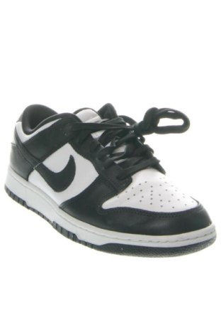 Férfi cipők
 Nike, Méret 43, Szín Sokszínű, Ár 51 919 Ft