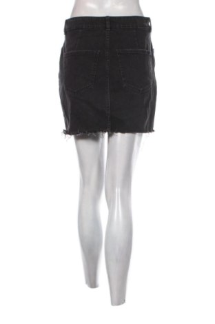 Пола Bershka, Размер M, Цвят Черен, Цена 15,33 €