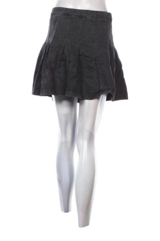 Пола H&M Divided, Размер M, Цвят Черен, Цена 15,33 €