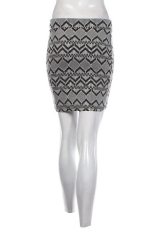 Пола Stradivarius, Размер S, Цвят Многоцветен, Цена 10,22 €