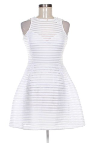 Ruha Guess, Méret S, Szín Fehér, Ár 22 286 Ft