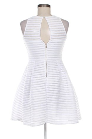 Ruha Guess, Méret S, Szín Fehér, Ár 22 286 Ft