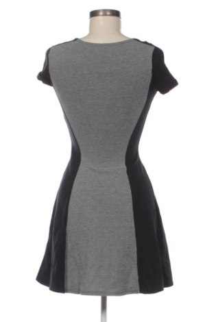 Šaty  H&M Divided, Velikost XS, Barva Vícebarevné, Cena  565,00 Kč