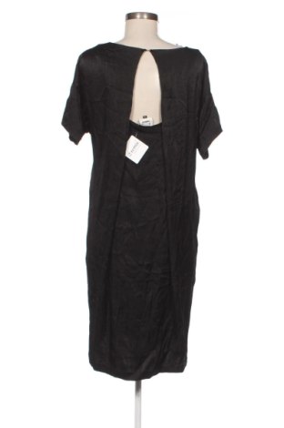 Šaty  Karen by Simonsen, Velikost M, Barva Černá, Cena  1 673,00 Kč