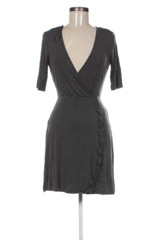 Kleid Stradivarius, Größe S, Farbe Grau, Preis 19,99 €