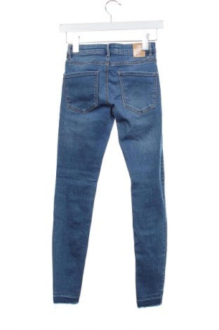 Дамски дънки Stradivarius, Размер XXS, Цвят Син, Цена 8,69 €