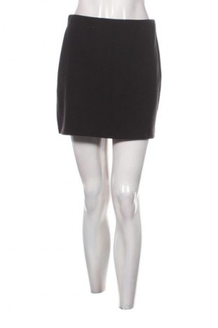 Пола Bershka, Размер M, Цвят Черен, Цена 2,04 €