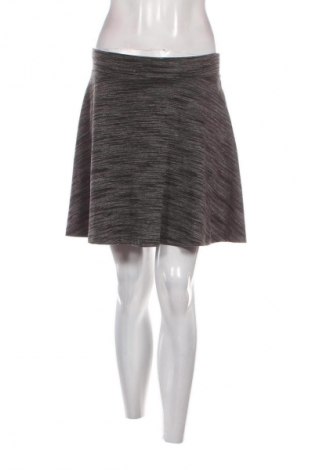 Пола Fb Sister, Размер M, Цвят Многоцветен, Цена 2,04 €