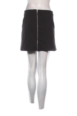 Пола H&M Divided, Размер M, Цвят Черен, Цена 2,04 €