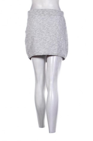 Пола H&M Divided, Размер S, Цвят Сив, Цена 2,04 €