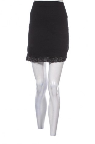 Пола Janina, Размер M, Цвят Черен, Цена 2,04 €