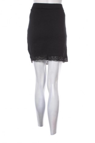 Пола Janina, Размер M, Цвят Черен, Цена 2,04 €