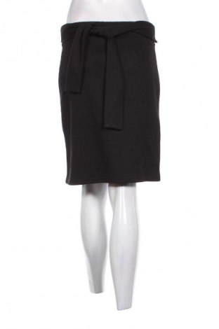 Пола Janina, Размер M, Цвят Черен, Цена 2,04 €