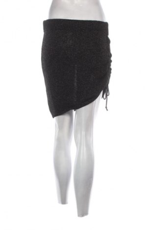 Пола Lvcilia, Размер S, Цвят Черен, Цена 2,04 €