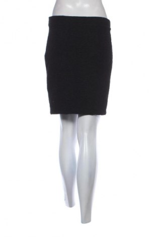 Пола Mango, Размер M, Цвят Черен, Цена 2,04 €