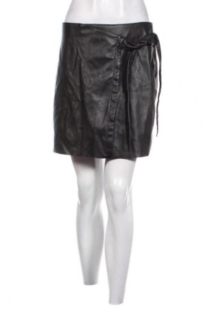 Пола ONLY, Размер M, Цвят Черен, Цена 2,55 €