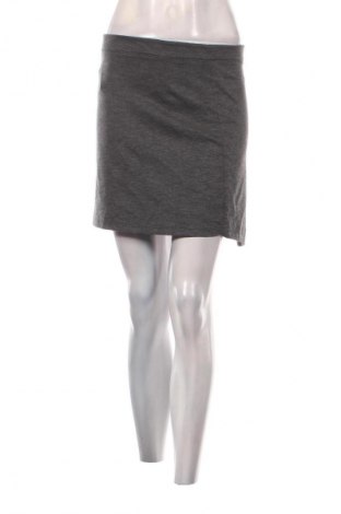 Пола Unbranded, Размер M, Цвят Сив, Цена 2,04 €