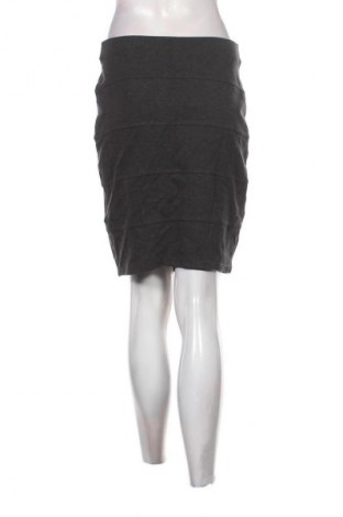 Пола Unbranded, Размер M, Цвят Сив, Цена 2,04 €