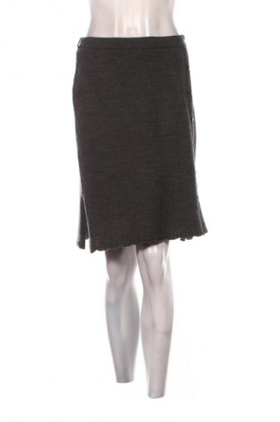 Пола Vero Moda, Размер M, Цвят Сив, Цена 3,57 €