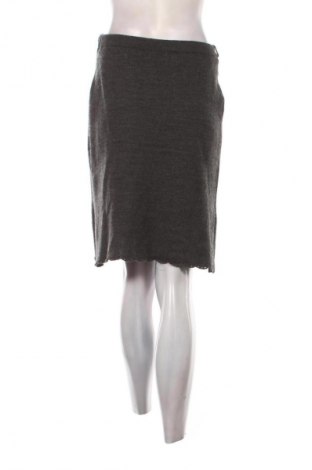 Пола Vero Moda, Размер M, Цвят Сив, Цена 3,57 €