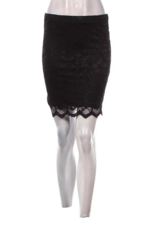 Пола Vero Moda, Размер M, Цвят Черен, Цена 2,04 €