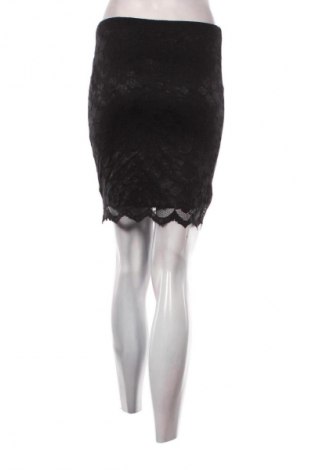 Пола Vero Moda, Размер M, Цвят Черен, Цена 2,04 €