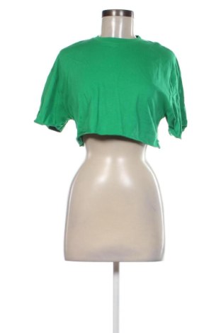 Γυναικείο t-shirt Bershka, Μέγεθος XS, Χρώμα Πράσινο, Τιμή 4,80 €