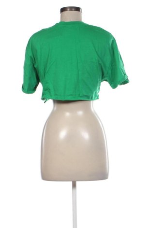 Γυναικείο t-shirt Bershka, Μέγεθος XS, Χρώμα Πράσινο, Τιμή 4,80 €