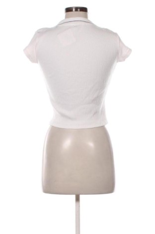 Damen T-Shirt Stradivarius, Größe M, Farbe Weiß, Preis 10,00 €