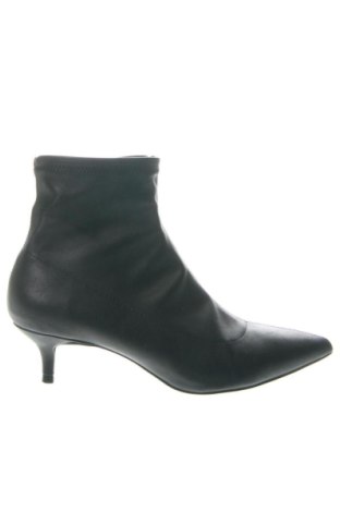 Botine de damă Zara, Mărime 38, Culoare Negru, Preț 250,23 Lei
