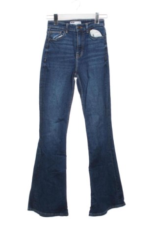 Γυναικείο Τζίν Bershka, Μέγεθος S, Χρώμα Μπλέ, Τιμή 13,00 €