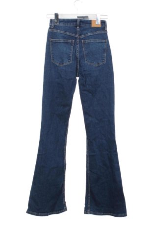 Γυναικείο Τζίν Bershka, Μέγεθος S, Χρώμα Μπλέ, Τιμή 13,00 €