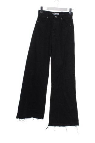 Dámske džínsy  Bershka, Veľkosť XS, Farba Čierna, Cena  17,95 €