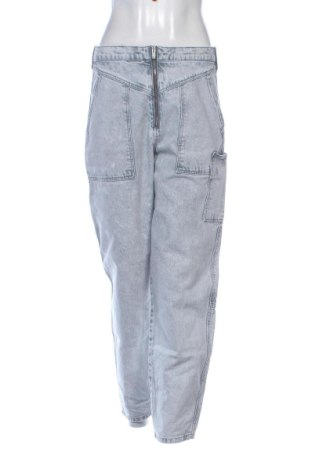 Blugi de femei Bershka, Mărime S, Culoare Albastru, Preț 77,00 Lei