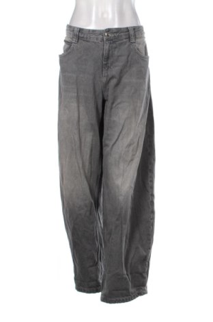 Дамски дънки Bershka, Размер XL, Цвят Сив, Цена 20,53 €