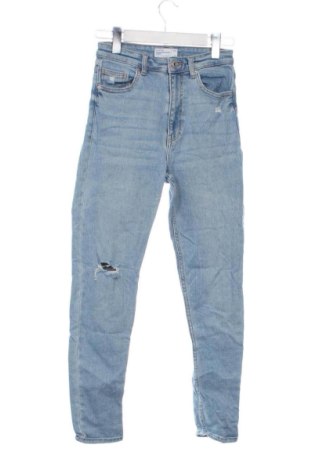 Blugi de femei Bershka, Mărime S, Culoare Albastru, Preț 91,99 Lei