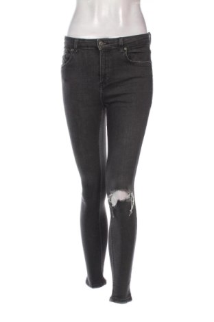 Blugi de femei Bershka, Mărime M, Culoare Gri, Preț 144,30 Lei