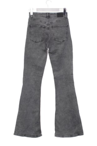 Blugi de femei Bershka, Mărime XS, Culoare Gri, Preț 76,86 Lei