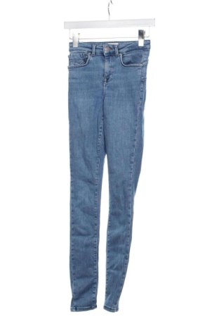 Damskie jeansy ONLY, Rozmiar XS, Kolor Niebieski, Cena 93,00 zł