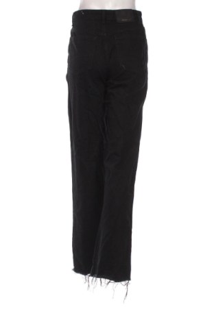 Damskie jeansy Pull&Bear, Rozmiar S, Kolor Czarny, Cena 123,99 zł