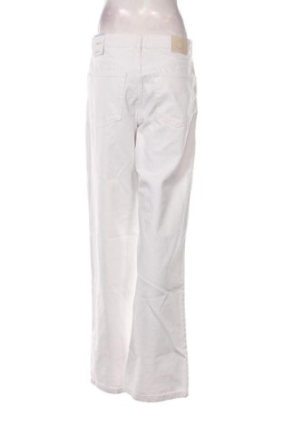 Damskie jeansy Pull&Bear, Rozmiar M, Kolor Biały, Cena 94,99 zł
