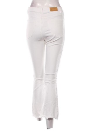 Blugi de femei Stradivarius, Mărime S, Culoare Alb, Preț 91,99 Lei