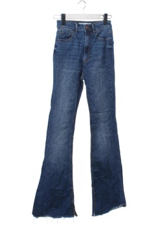 Damskie jeansy Stradivarius, Rozmiar XXS, Kolor Niebieski, Cena 78,99 zł