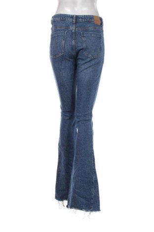 Blugi de femei Zara, Mărime M, Culoare Albastru, Preț 85,99 Lei