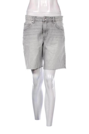 Дамски къс панталон Bershka, Размер L, Цвят Сив, Цена 10,00 €
