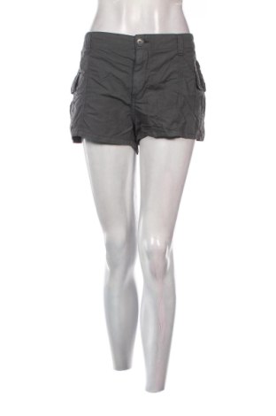 Damskie szorty Bershka, Rozmiar XL, Kolor Szary, Cena 85,74 zł