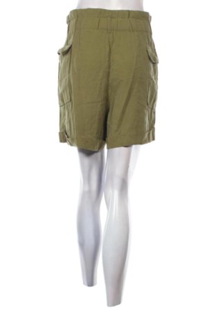 Damen Shorts Calliope, Größe M, Farbe Grün, Preis € 10,00